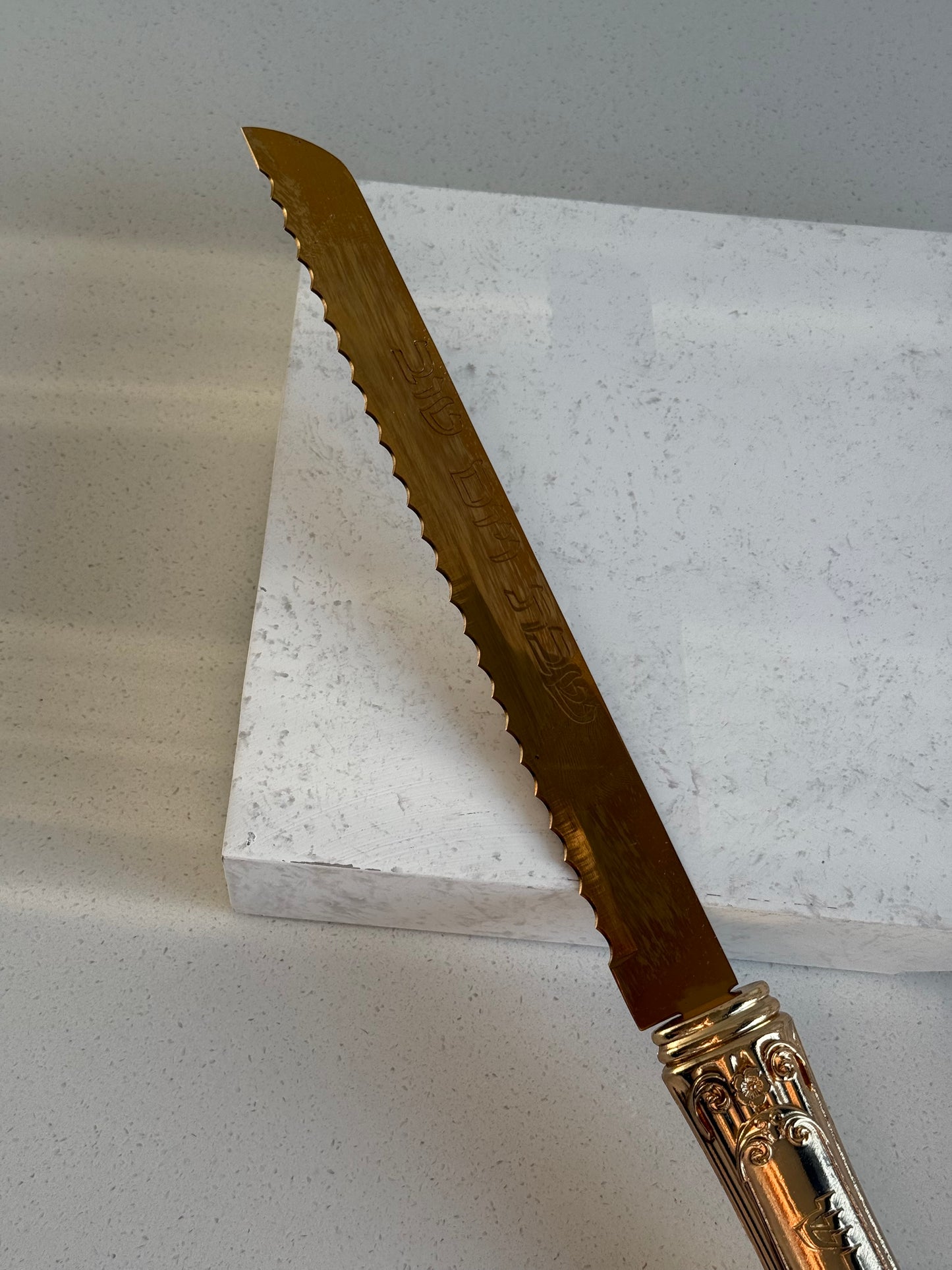 סכין זהב ׳מעוטר׳